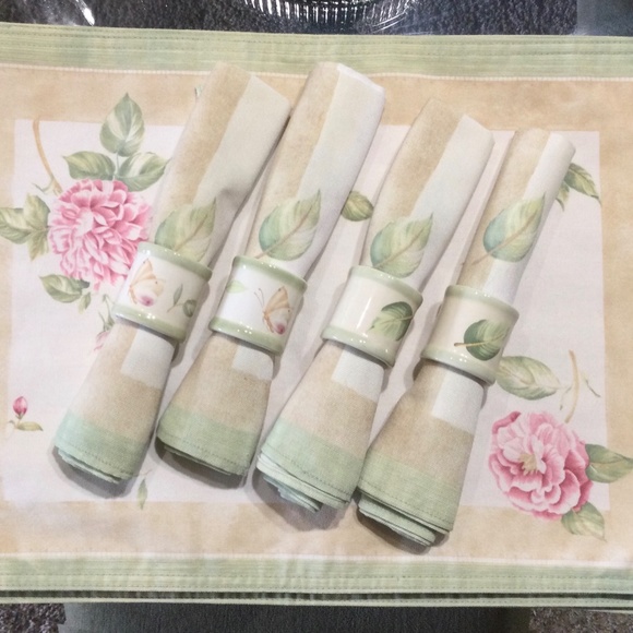 Vintage Elegant Design Hand Painted Ceramic Napkin Rings, Set of 4 - Picture 10 of 10